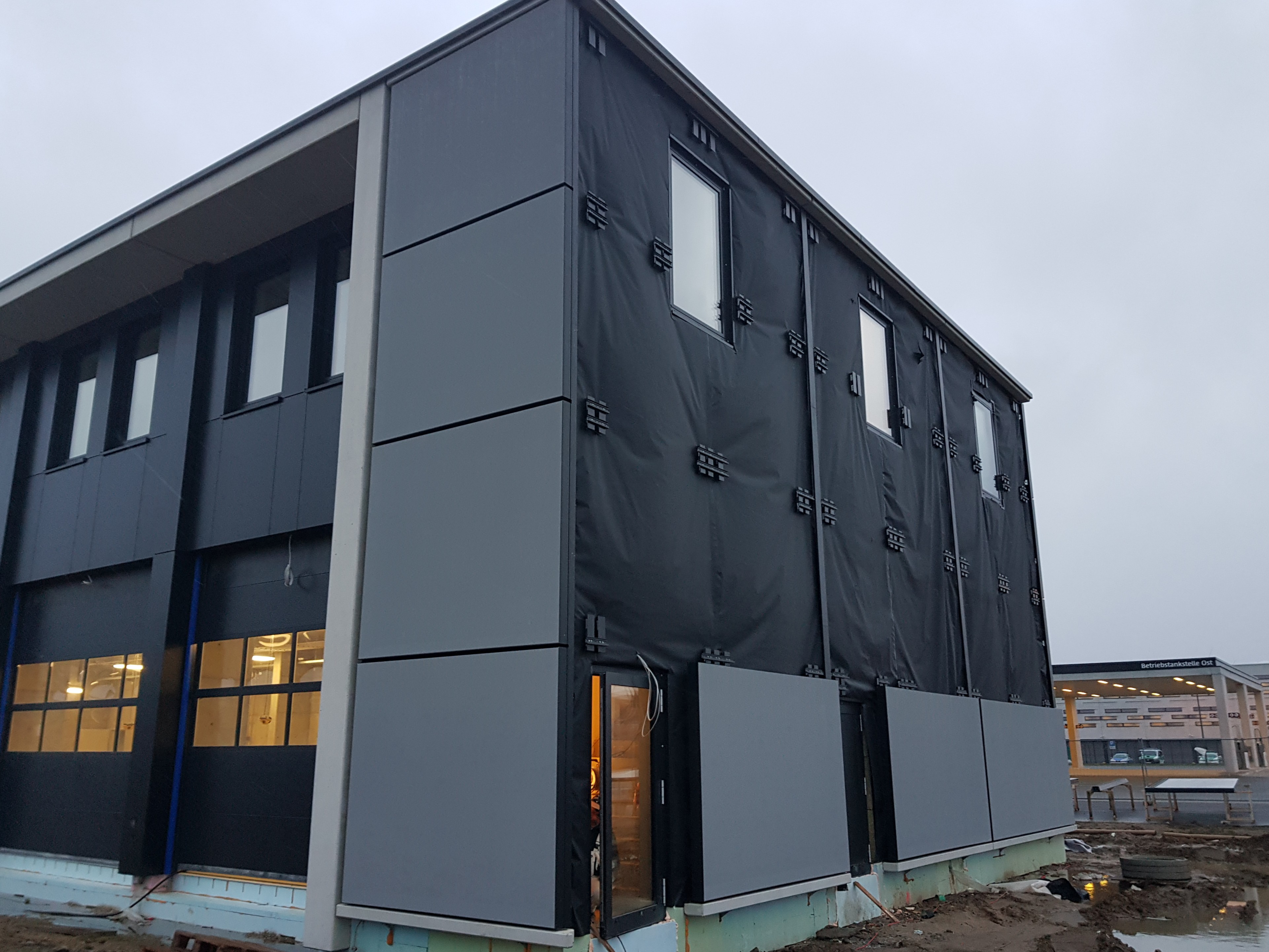 Gewerbebau Außenansicht